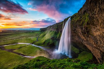 Iceland_24's tweet photo. Iceland's Seljalandsfoss Waterfall aka The Beauty 🙆 https://t.co/Wu5q6AspKb #Iceland Travel https://t.co/CqZlEFvvWR