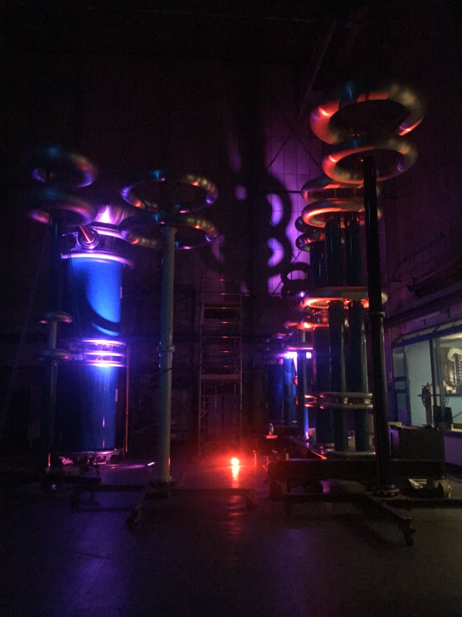 A couple of LED’s....and the lab looks mint! Thanks to <a href="/alumniUoM/">University of Manchester Alumni</a> for letting us borrow the spotlight 😀#highvoltage #Electricity #lightning