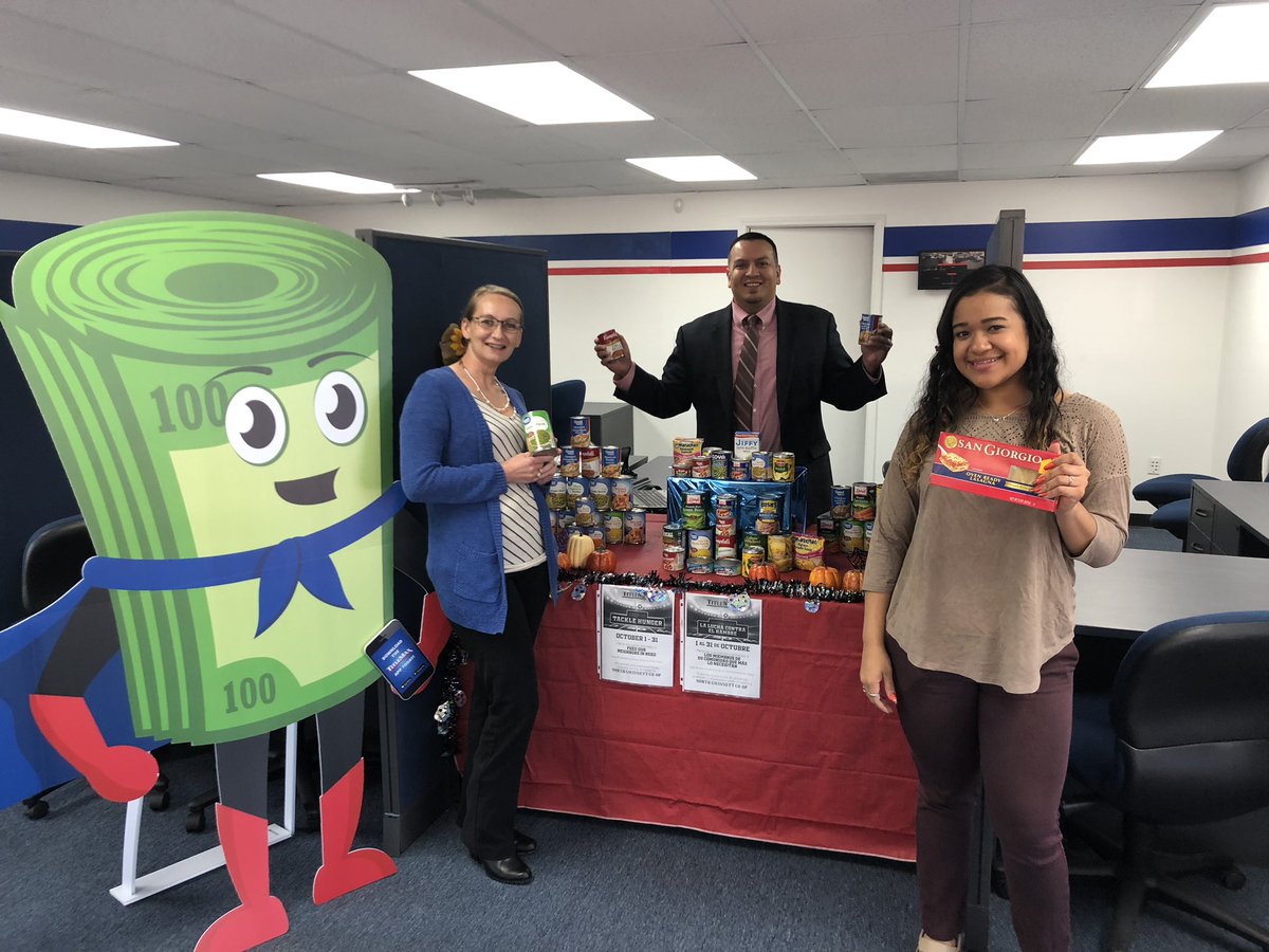 BruceCantrell6's tweet photo. TitleMax in Buford Erik, Amanda and Yuri are ready to fight hunger 69 cans strong #@OBielss #@JimVaughanTMX https://t.co/WKP1egVWRo