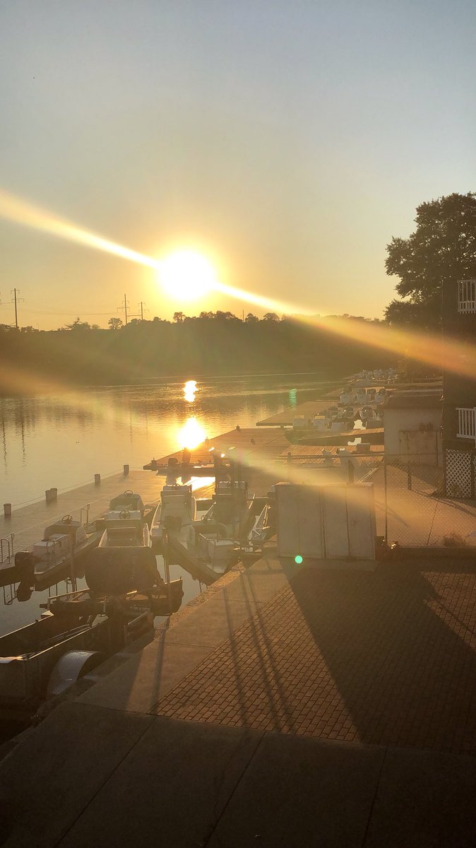 DadVailR's tweet photo. #TBT to Boathouse Row sunsets on this rainy night https://t.co/ov2x4rDsQS