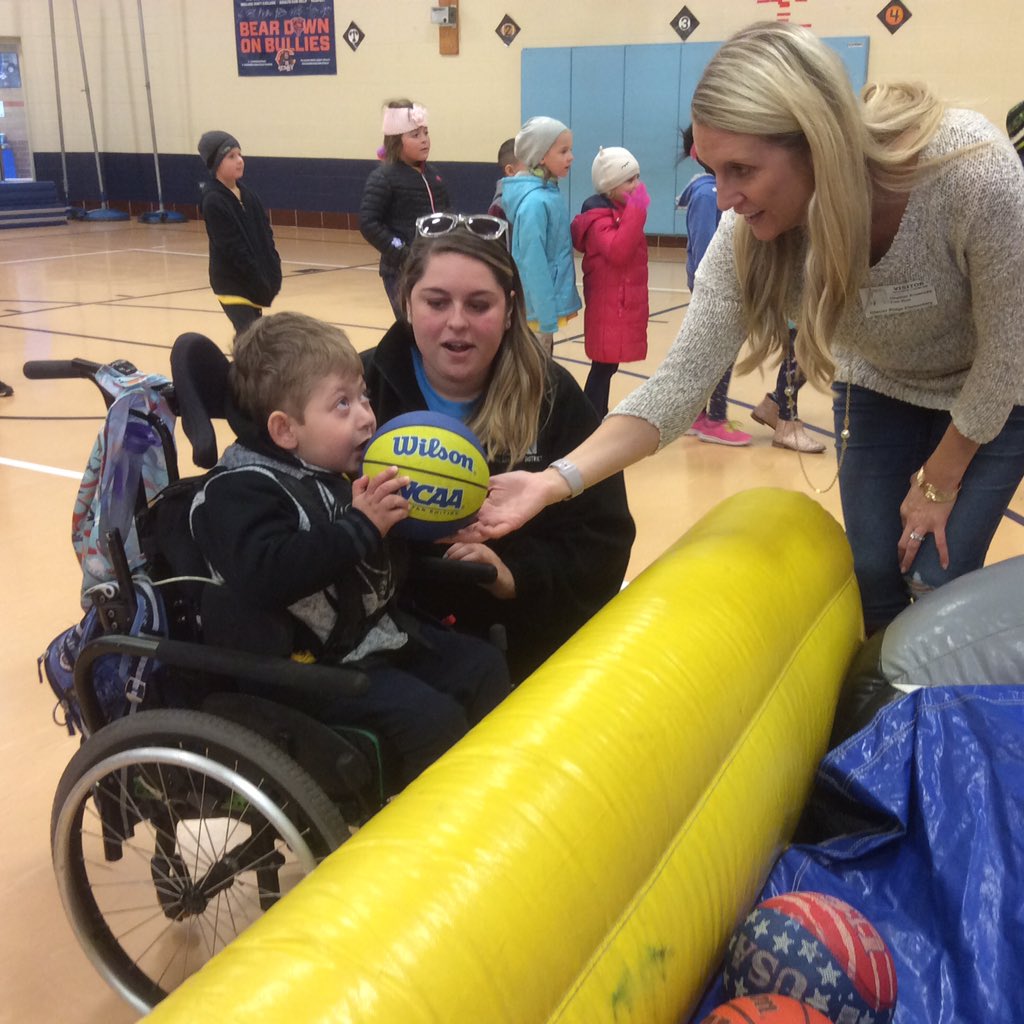 MBiermeierGRS's tweet photo. Fun Run! Thank you Glacier Ridge PTA! We had a great time! @CrystalLakeSD47 @GlacierRidgeD47 #polarbearpride #funrun #PTArocks! https://t.co/9vZI80yPKu