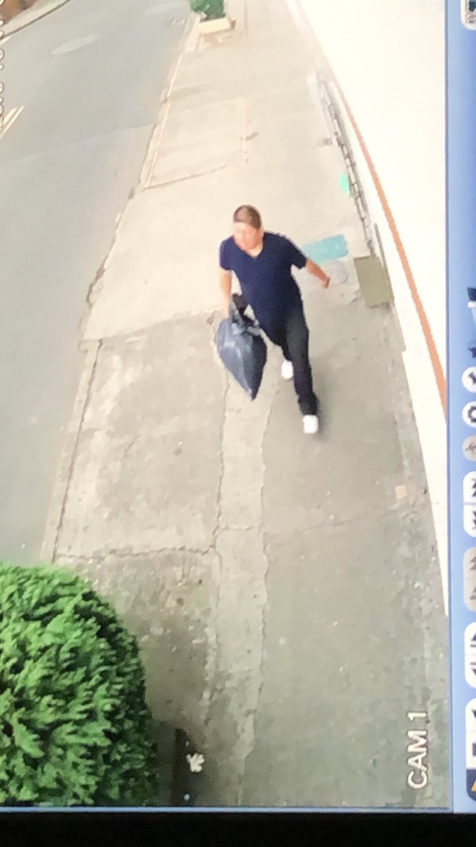 Ojo ladron de productos de distribuidoras de belleza,  envolata a vendedoras y al parecer suministra sustancia no toba dinero roba mercancia