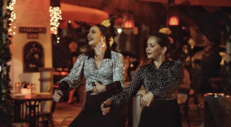 tapasytintos_'s tweet photo. Head on over this Friday at 7:30PM for our #Flamenco on the street show featuring our talented dancers 📸@alexsorcist #TapasyTintos #EspanolaWay #MiamiBeach #Spanish https://t.co/Uu7wgXmvY8