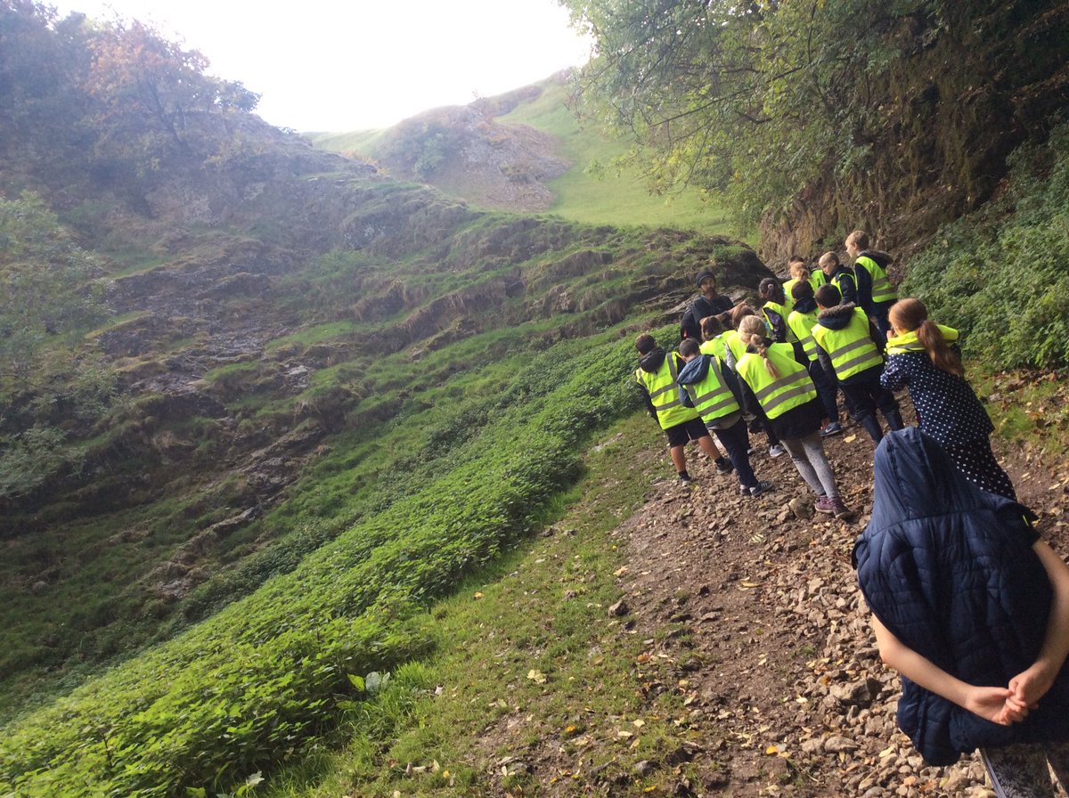 GlenfieldPrim's tweet photo. #Castleton2018 #Year4 #MakingMemories #Day2 https://t.co/EiYXDbIf0T