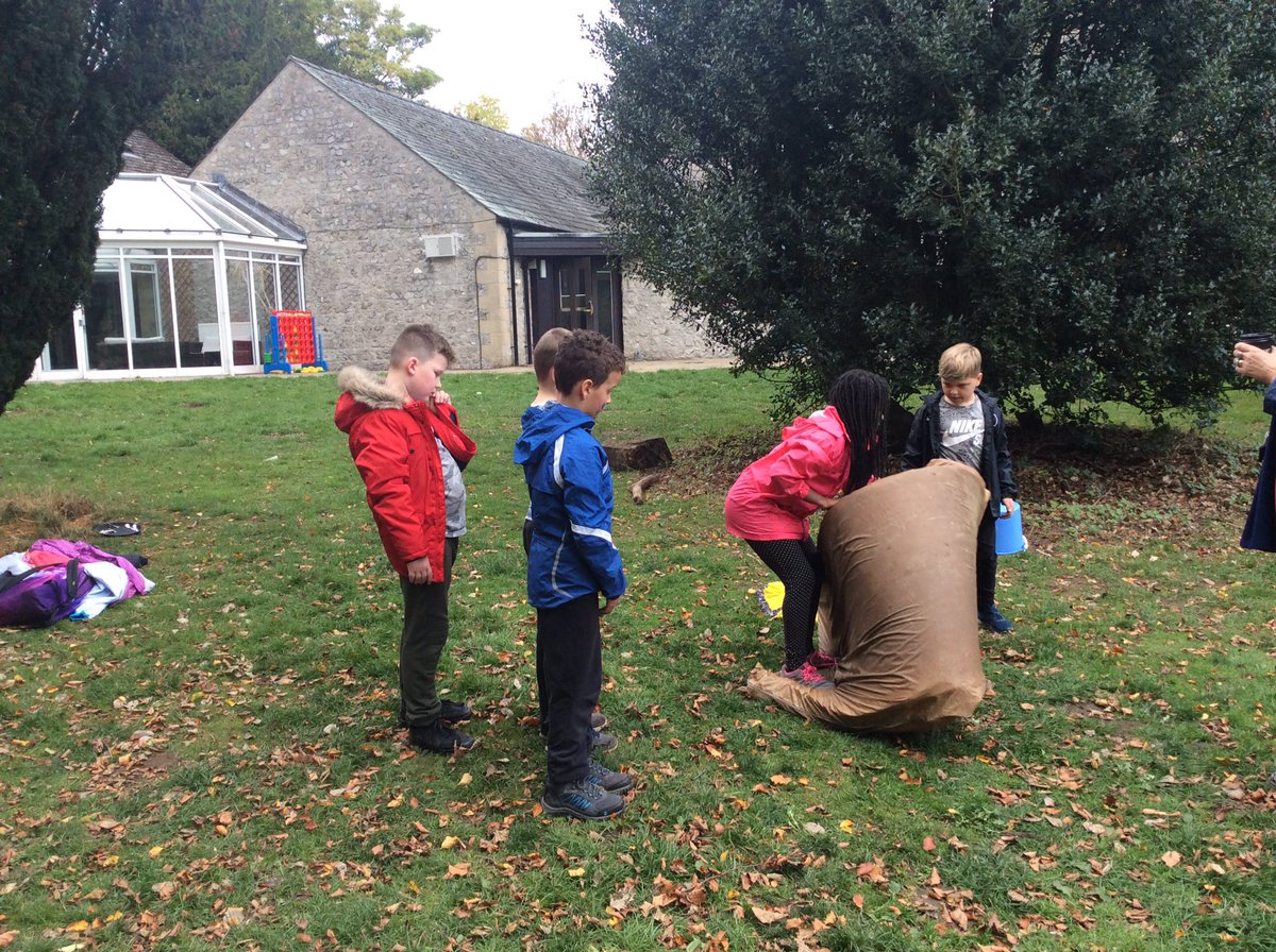 GlenfieldPrim's tweet photo. #Castleton2018 #Year4 #MakingMemories #Day2 https://t.co/EiYXDbIf0T