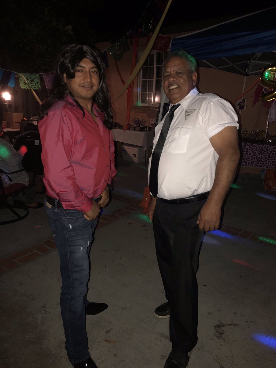 lilmonsterBArea's tweet photo. @AdrianUribe me hicieron fiesta de nacos de sorpresa😂🎉😂 https://t.co/yKHVLpFKPc