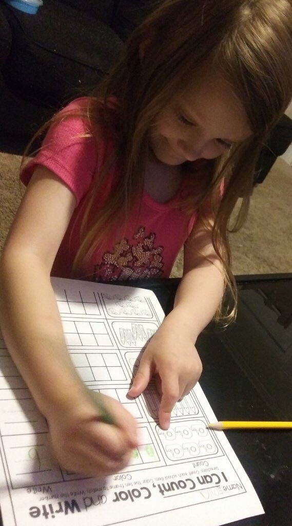 kendallm_arias's tweet image. One cool thing about e-Learning... it can be done whenever and wherever! Emi is working hard on a number sense activity! 💕#a5elearning @A5WHES