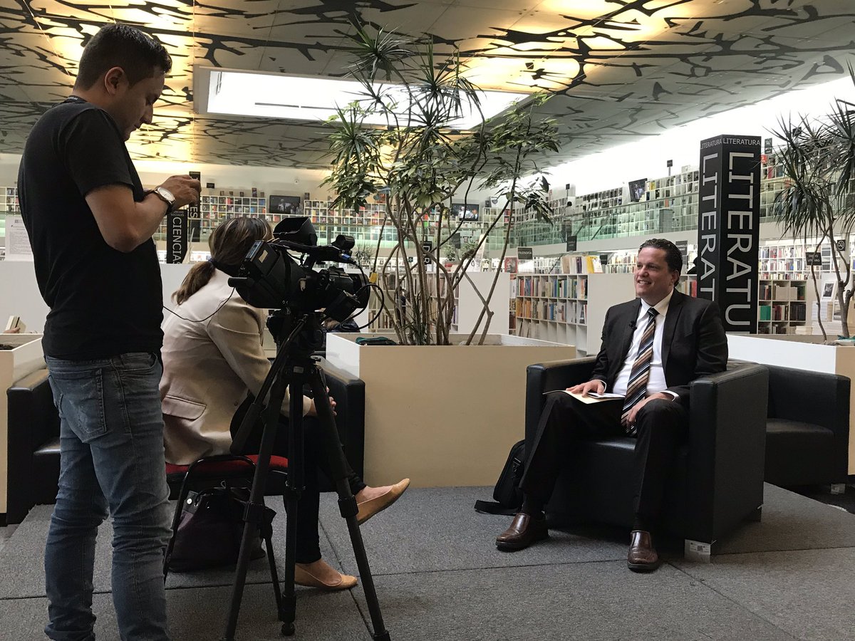 En entrevista <a href="/echmelnik/">Enrique Chmelnik 🇮🇱</a> para hablar del programa de actividades de la #FILJU2018 ¡Ya viene! Del 18 al 28 en <a href="/FCEBellaEpoca/">Librería Rosario Castellanos</a>