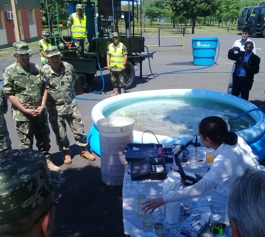 Ejercito_Arg's tweet photo. #Paraguay Integrantes de la Compañía de Ingenieros de Agua 601 realizaron una misión de asesoramiento y capacitación en armado de plantas potabilizadoras de agua, por filtrado de ósmosis inversa @Ejercito_Pyo #PlantasPotabilizadoras https://t.co/28h51VdCNf