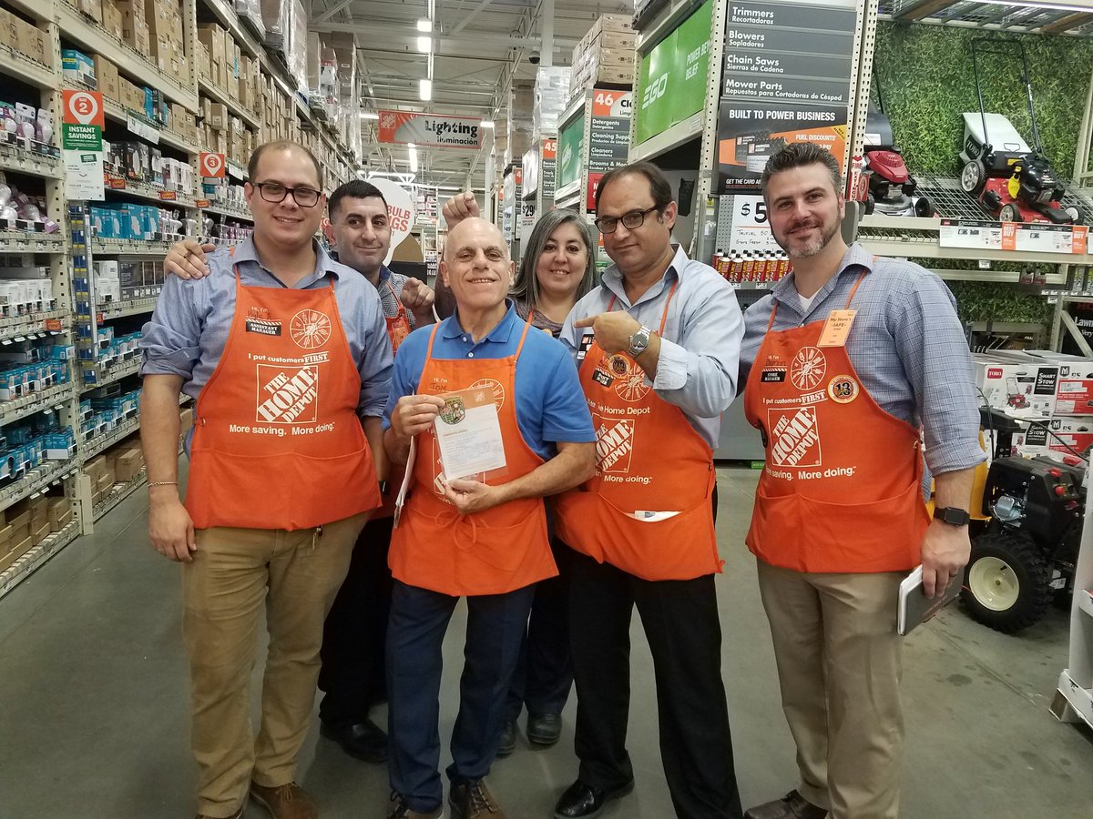 maria_gianos's tweet photo. Great day @trumbull6236 business walk,DM Sam recognizing associates for amazing  customer service😀 celebrating our associates 🎉 https://t.co/zYVNAzSD7o