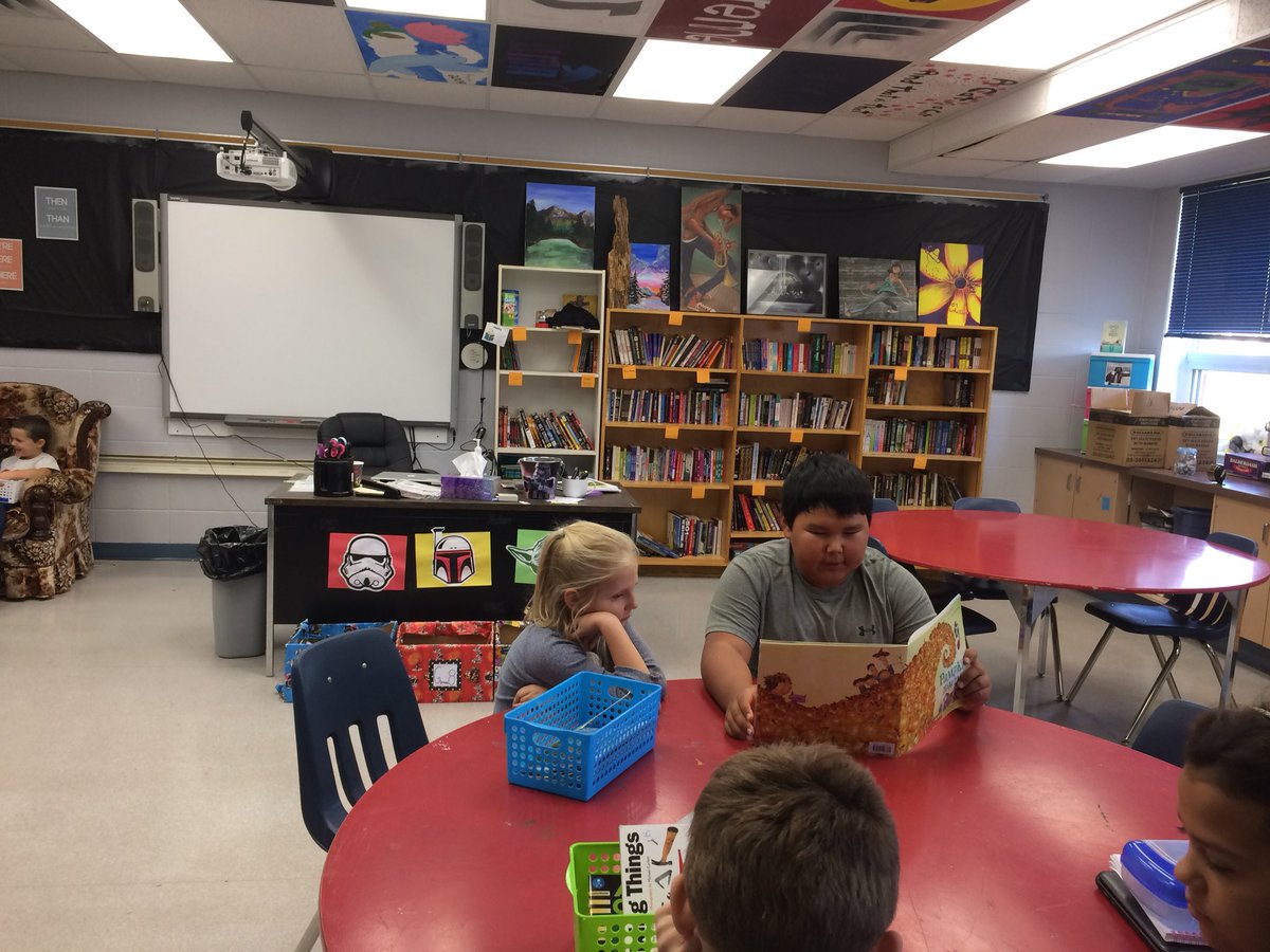 charlee_mapps's tweet photo. Our grade 8’s are running away from the pack with their reading goals! Let’s see who can catch up to them! #CSD71ChallengeAccepted #csd71 #bvalleyschool https://t.co/pMFKu2Ope6