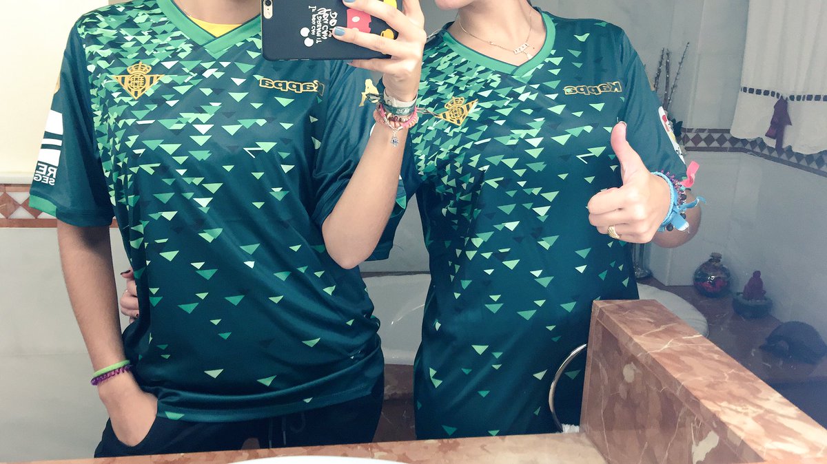 jessiborrego's tweet photo. Caprichitos merecidos... presa de tus trece barras!! Gracias a @Camisetas_Rey_ por la calidad y rapidez de los pedidos!! #RBB #clientaVip #Sisters https://t.co/4prOQS8kXz