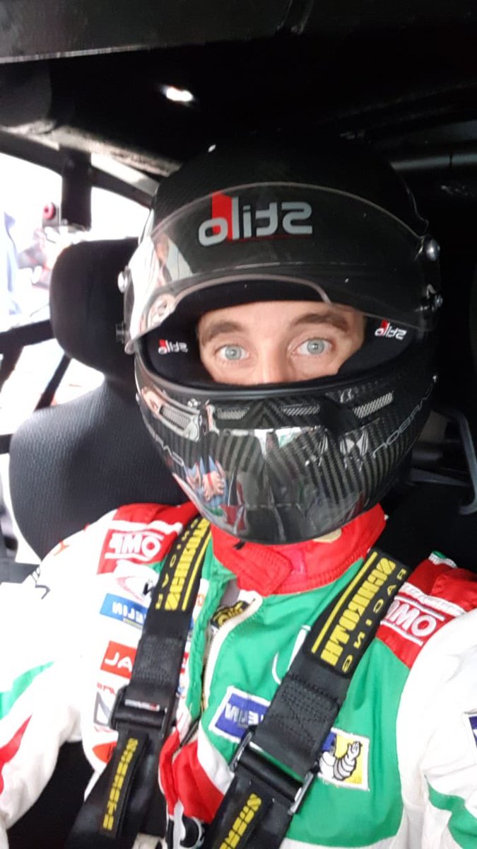 eguerrieriok's tweet photo. β’ Jueves con una oficina distinta! #CastrolHondaDay con clientes, acelerando el #NSX GT3 en la lluvia! Divino!
β’ Thursday with a different office! #CastrolHondaDay with clients, accelerating the #NSX GT3 in the wet! Simply lovely!
#CastrolExperience #Honda #TeamEG https://t.co/9L7h3pDICR
