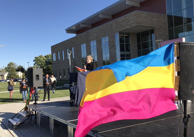 RT @ChancellorKoch: It was an honor to speak at the @UISGSS’s #NationalComingOutDay event on the quad this afternoon. Your Chancellor suppo…