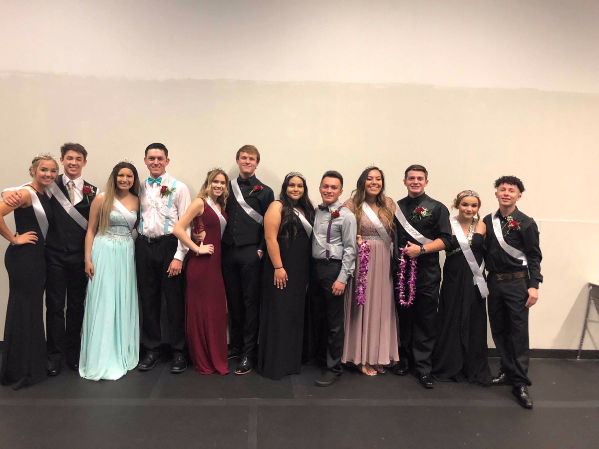 DAWG_athletics's tweet photo. This years hoco court👑 https://t.co/vknSgxOZjV