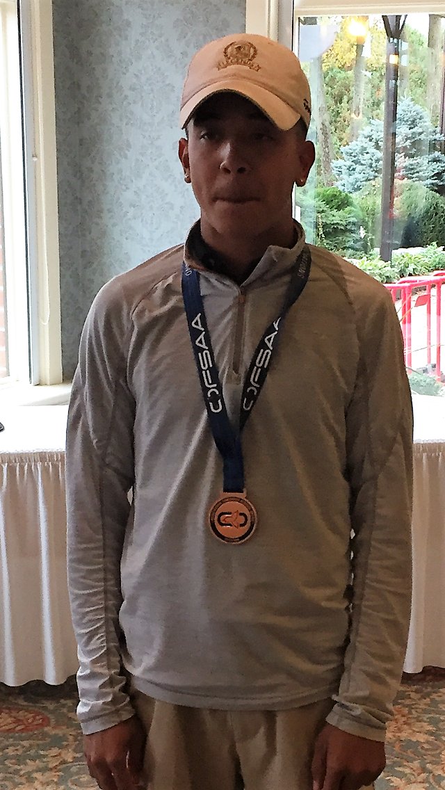 LoyolaHawksOak's tweet photo. Congrats to Marcus! @OFSAAGolf Bronze Medalist! 🏌️‍♂️⛳👏 #LoyolaGolf #GoLoyHawks https://t.co/zPWm14BveZ