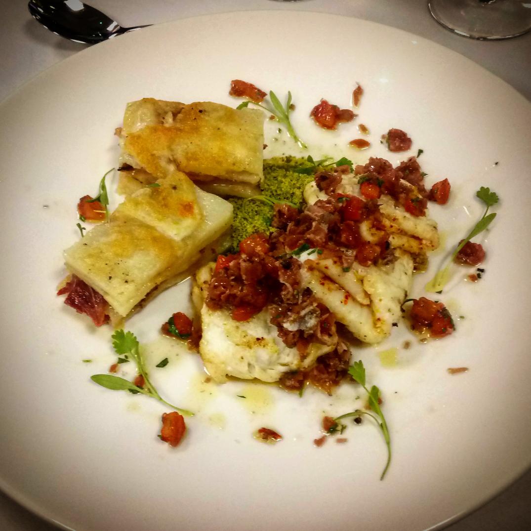 foodurchin's tweet image. Sole fillets, topped with tarragon, shallot and red wine vinegar, with a potato gratin and panko crumb. Each element all improved by the power of Parma ham. 🕺🥓💥#cookwithparmaham