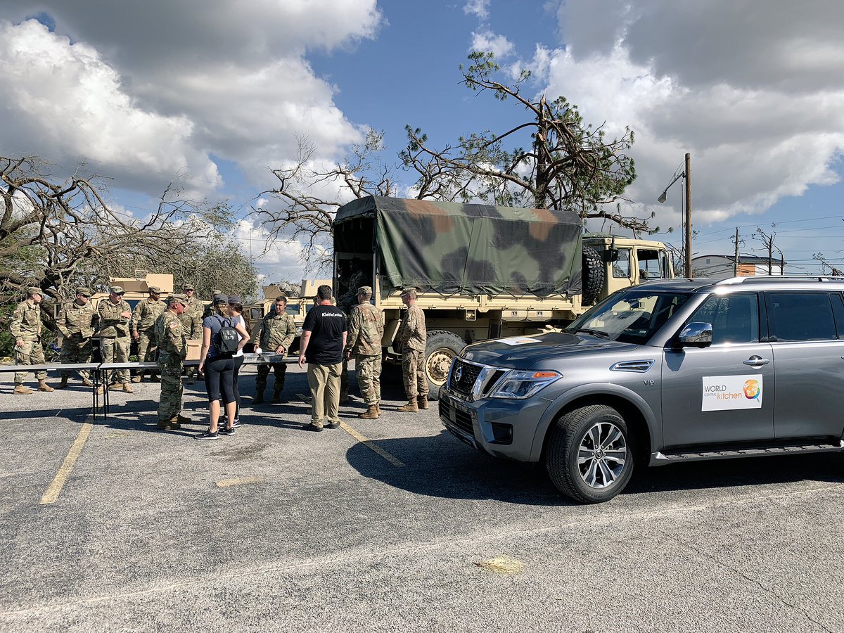 WCKitchen's tweet photo. Hot lunch deliveries in Panama City! The roads are bad, but we’ve been able to get meals out across Bay County for emergency responders. The amount of #HurricaneMichael devastation here is tragic. No water or electricity is expected for weeks or even months. #ChefsForFlorida https://t.co/0UCayFlKoE