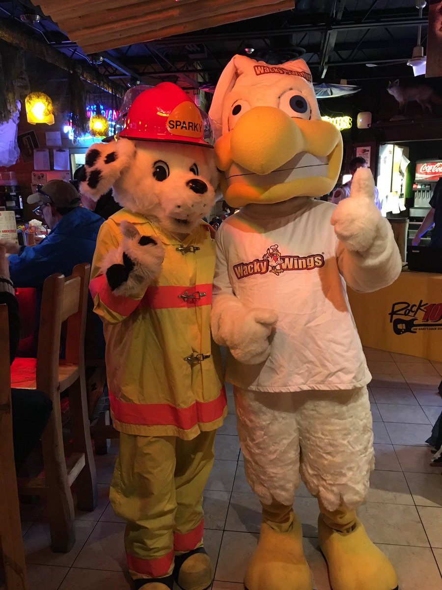 #FirePreventionWeek at @wackywings on Lake Street. #allyoucaneatwings #firesafe https://t.co/Vk8BPO0QtW