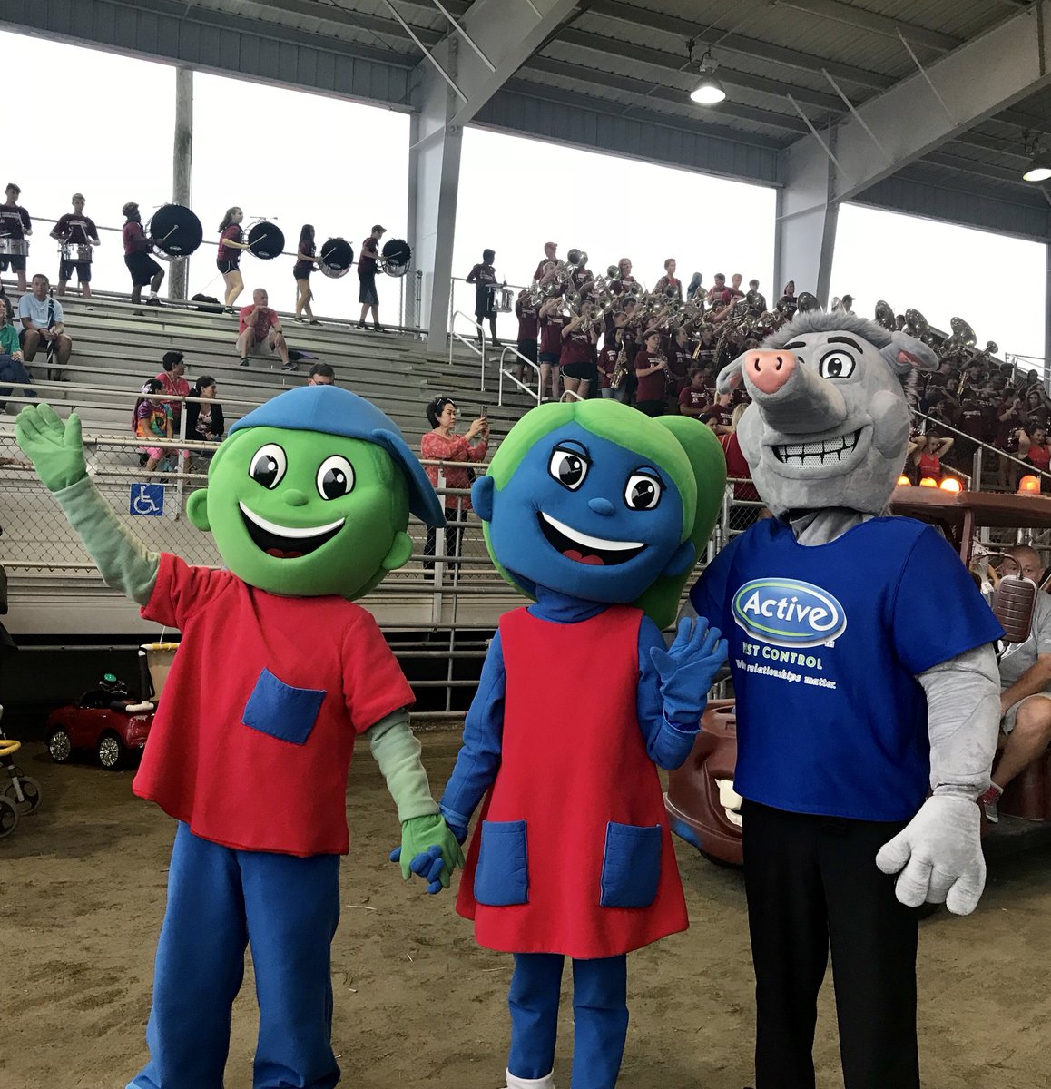 ActivePests's tweet photo. Artie the Aardvark had a blast last night with Hope and Will at the Cumming Country Fair! We are always excited to meet up with one of our favorite community partners, Children's Healthcare of Atlanta. #ActiveInYourCommunity #ArtieTheAardvark https://t.co/ipFsB2UpcO