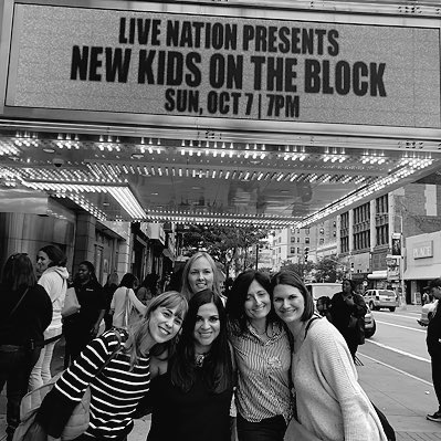 TweetmeJordan's tweet photo. Still not over the epic #NKOTBApollo #HanginTough30 weekend! Such a fun girls trip to see our @nkotb boys!  Memories for life!❤️ @kristyhart24 @nataliamurgui @CassTThompson @Kaysis_bcn @ApolloTheater (not in the picture @KnightCamSTL @AarynKowalchuk) #NewProfilePic https://t.co/xJDPpuEHHI