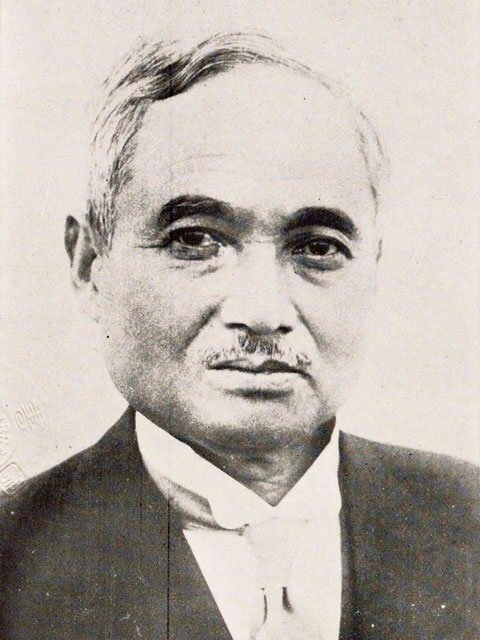 Tevtin's tweet photo. 明治後半から戦前にかけての外務省の陣容。パクスロマーナとは侵略者（支配者）が征服したインディジェナスの女に子を産ませその混血を使って被征服民を支配する謂の兵法。戦前の外務大臣や次官の顔つきをよくご覧あれ。明治政府の真の姿が窺えるはず。
  https://t.co/jhOKAzpOmN https://t.co/ZDWjPTcH7b