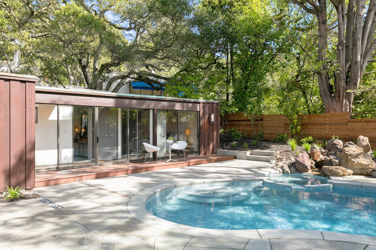 grubbco's tweet photo. Spectacular and architecturally unique in the coveted Uplands neighborhood on a serene, oak studded parcel! Walking across the footbridge spanning the creek, you enter into a magical and special property:
https://t.co/7XoXEYo76X
#berkeley #berkeleyhome #luxuryportfolio https://t.co/mGyvVnluVz