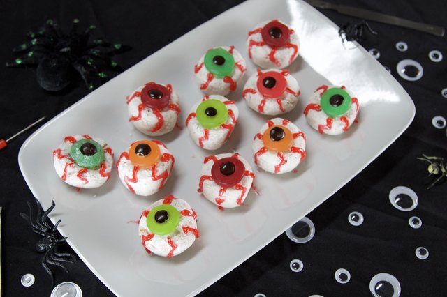 Get ready to make these easy, creepy, yet sweet treats! They make the perfect finger food for your Halloween event.
to.ehow.com/MiniEyeballs