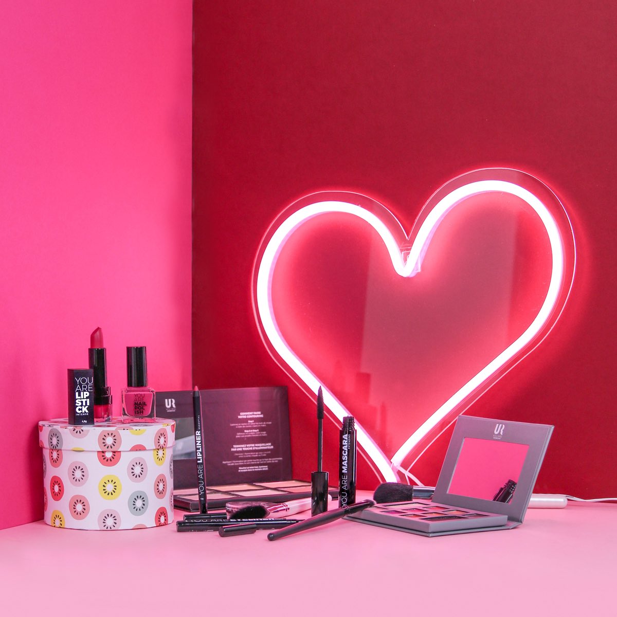 #concours Instagram : 4 duos avec néon cœur SkyLantern + 11 bestsellers <a href="/youarecosmetics/">YouAreCosmetics</a> à gagner* ici instagram.com/p/BozfZ6rDEmV/
#GiveawayAlert #giveaway #jeu #jeuconcours #contest #instacontest #instagiveaway #concoursfrance #makeup #deco #neon