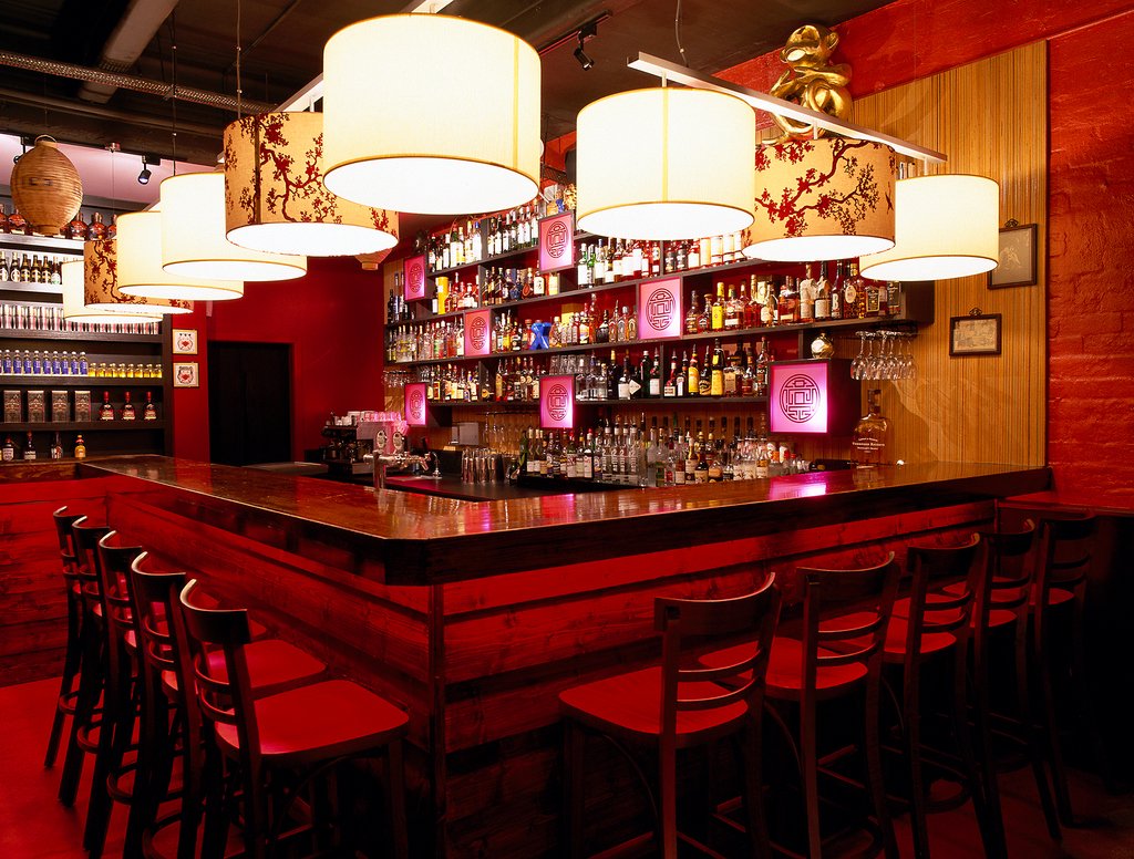 SatelightDesign's tweet image. Love going through our old project images.  These three lampshade pendant lights look fabulous in Florence Broadhurst Crane fabric.

#flashbackfriday #lightingproject #barlighting #restaurantdesign #bar #pendantlights #lampshade #featurelight #interiordesign #lighting #satelight