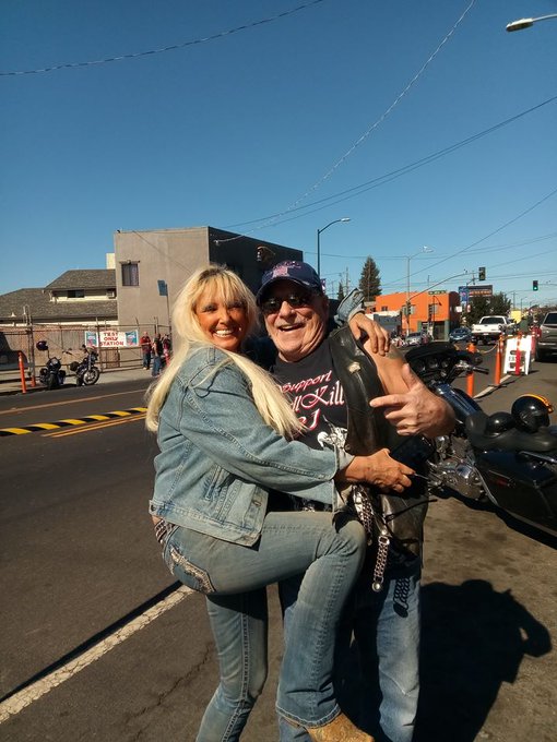 hanging out in oakland with my friends had fun.. https://t.co/7KVI5kDlw9