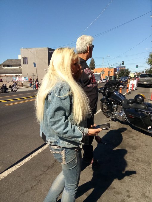 hanging out in oakland with my friends had fun.. https://t.co/7KVI5kDlw9