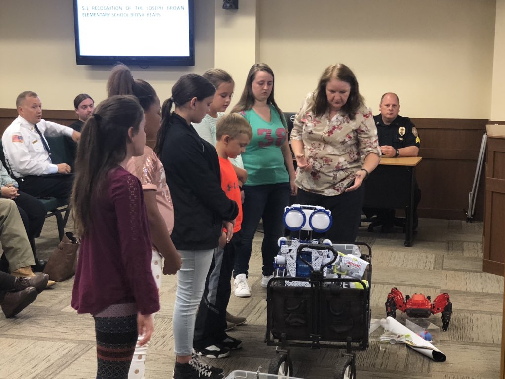 cjmarczak's tweet photo. The @JBESBears @Bionicbears present what they do for the @Columbia_TN Council Meeting #growmaury https://t.co/7XkkIYixIJ
