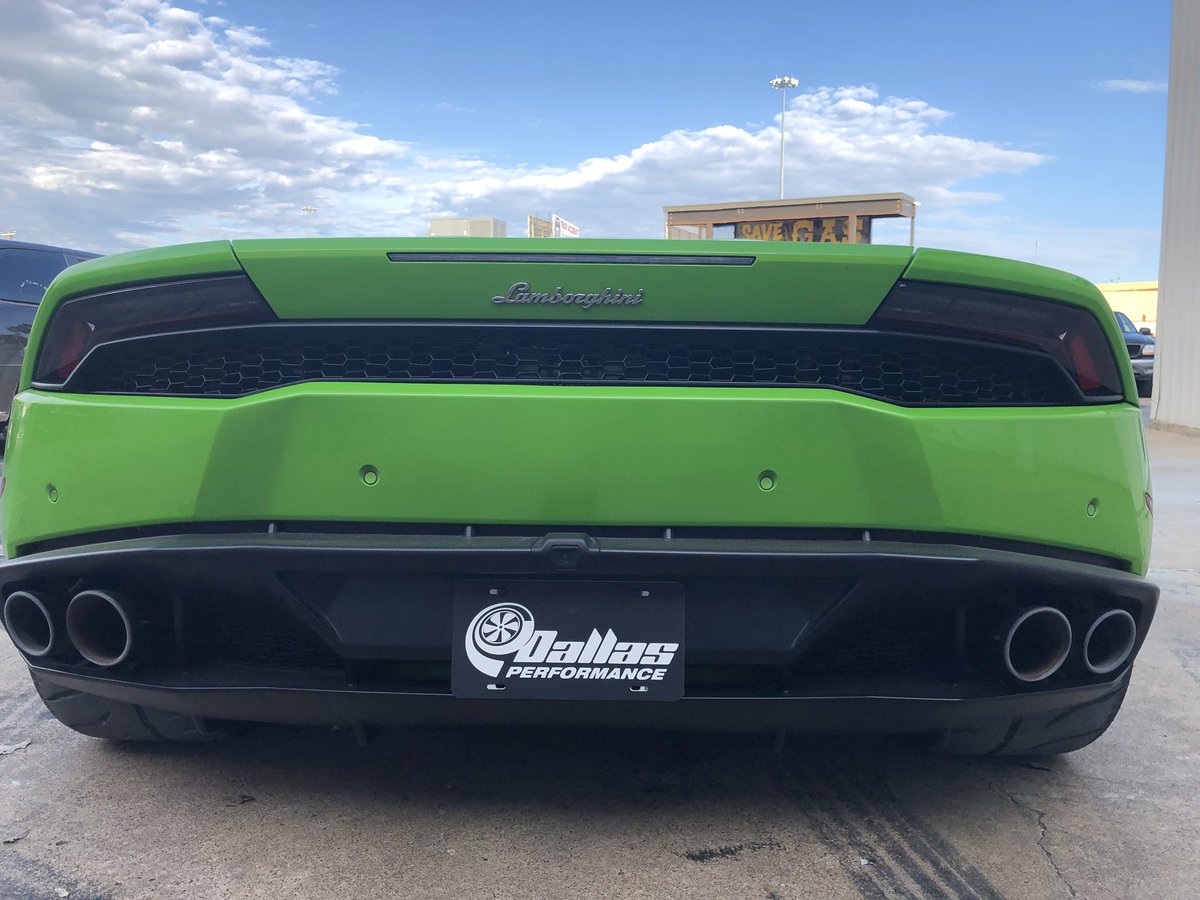 GasMonkeyGarage's tweet photo. This @Lamborghini Huracan built by Dallas Performance stopped by to show us a wolf in sheep’s clothing! Sporting 2000+HP and twin turbos, it’s one helluva ride and it comes in Green 😍. What do you think of this Lambo?
#dallasperformance #gasmonkeygarage #Lamborghini https://t.co/CYGMi1crEI