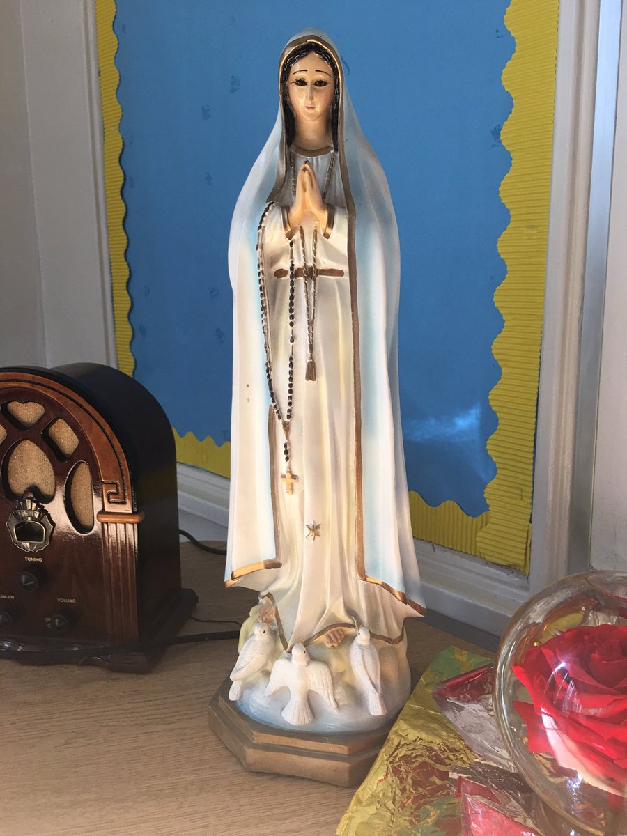 johnwick's tweet photo. “When I find myself in times of trouble, Mother Mary comes to me” #nofilter #noeffects #nolighting #amazinggrace #catholiceducation #catholicschool #sjshawthorne https://t.co/mx3BMN4AZI
