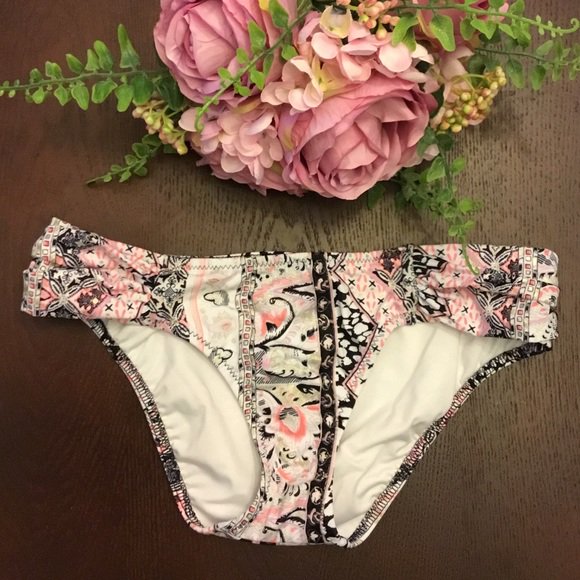 So good I had to share! Check out all the items I'm loving on @Poshmarkapp from @ChicksDesire #poshmark<a href="/tag/fashion"class="tags"><span>#fashion</span></a><a href="/tag/shopmycloset"class="tags"><span>#shopmycloset</span></a><a href="/tag/style"class="tags"><span>#style</span></a><a href="/tag/emporioarmani"class="tags"><span>#emporioarmani</span></a><a href="/tag/nydj"class="tags"><span>#nydj</span></a>