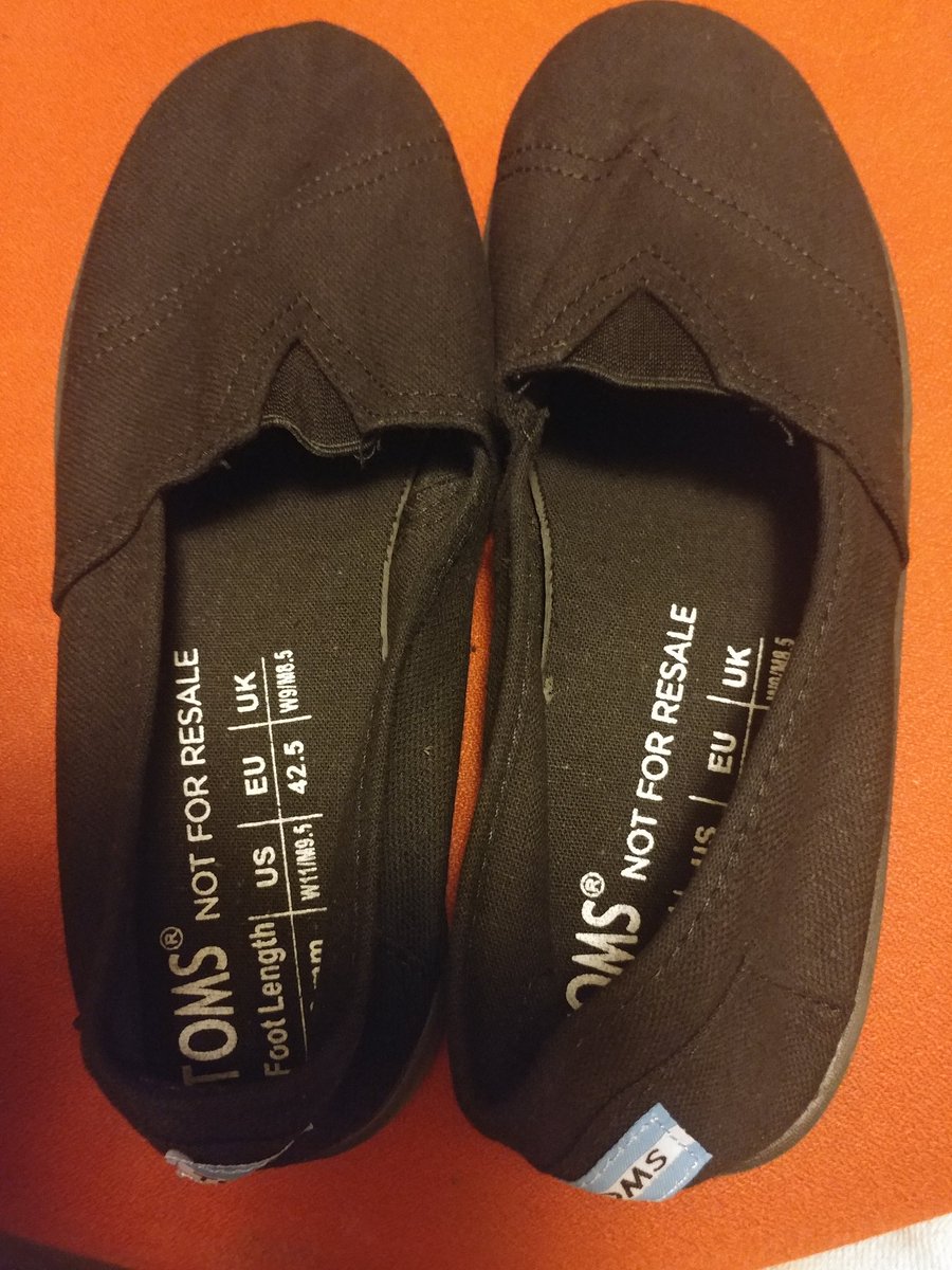 REZ_woman's tweet photo. curious...
did other Agencies give out shoes during their Fair/ Kid's Day/ Elder Day...?
*never heard of Toms shoes til today*
ahe'hรฉรฉ #TomsShoes & #WNF2018 committee ๐๐ https://t.co/aqLcmyD6bj