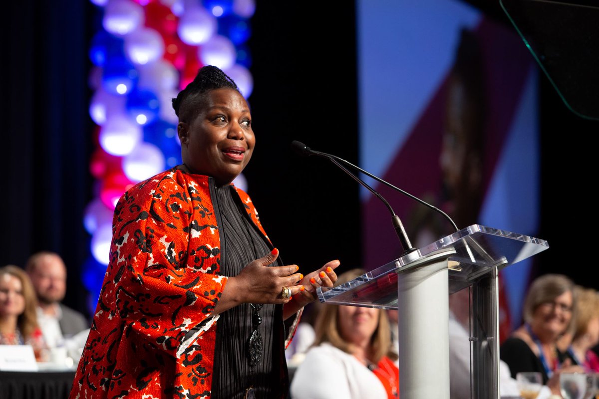 TML_Texas's tweet photo. "Gratitude completes the cycle. If you're not grateful, you'll always be in need," #TMLAC2018 lunch speaker Bertice Berry. https://t.co/Z2MgPc5LSp