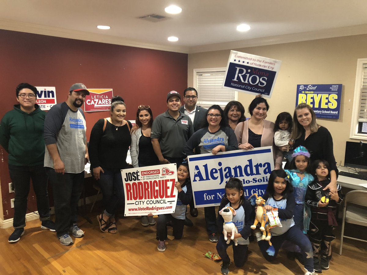 alesotelosolis's tweet photo. How we do Thursday’s! Full phonebanking for @CityOfNatlCity #NCProgressSlate &amp; a quick drive by the Chula Vista Candidates forum. @MayorMarySalas was on fire! Good luck to our #Filiprimo @MBartlett2018 &amp; friend @jillgalvez 👊🏽 https://t.co/8TTVRHv483