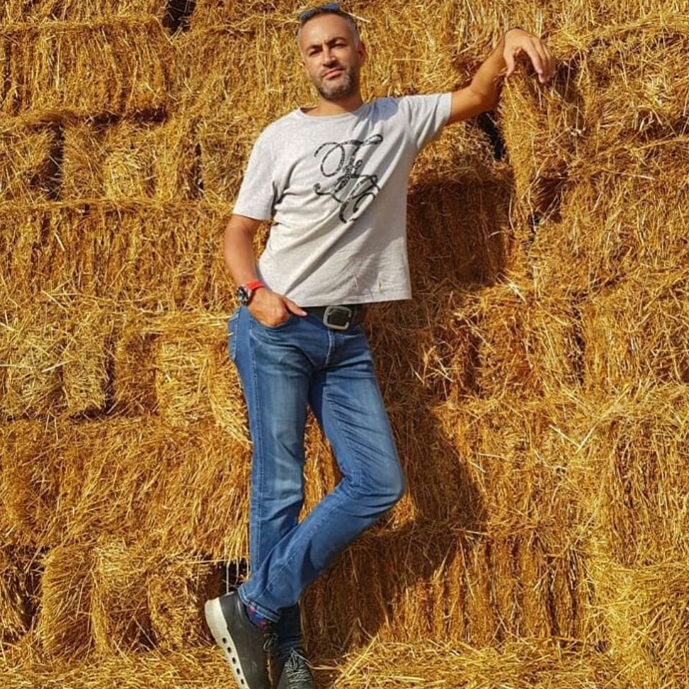 ShowRadyo's tweet photo. Başlıyor 🔔
🔽 📻 🔽 ↪ Türkiye'nin 🇹🇷 #ShowRadyo sunda 👉 ➡ Evinizin oğlu' Murat Güloğlu' 07.00-09.00 arasında sizlerle ❗ #evinizinoglumuratguloglu #muratguloglu #hoşgeldiniz #Dj @muratguloglu #onair
#turkiyeninshowradyosu https://t.co/CFeUTeB86U