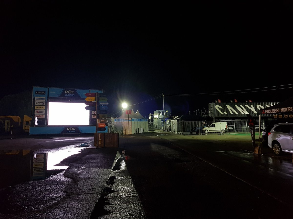 EricGarcia_I9M's tweet photo. Le #RocdAzur c'est parti!! Cool de retrouver les Gravel #GO83 pour la première course de cette edition 2018! Bonne chance à tous!!! Bravo aux bénévoles et à l'orga pour le boulot lors de ces dernières 48hrs!!! #mtb #vtt à tout à lheure les enduristes #enduroc #roquebune #frejus https://t.co/YE81NFRZMW