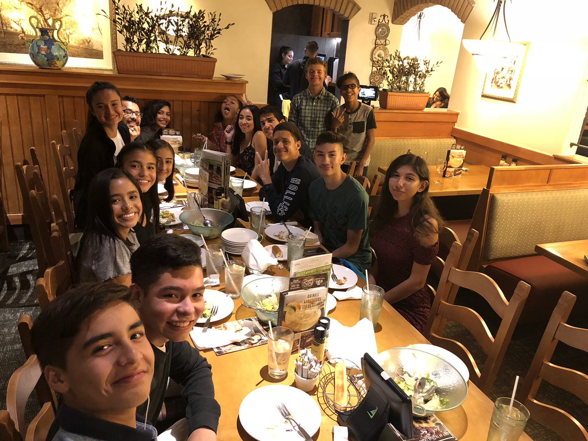 igarcia08_tech's tweet photo. Eastlake XC team gettin their grub on before the district meet tomorrow #falconXC @FalconsXC_EHS @babyaeriel ๐๐ด https://t.co/r2PoR5LftB