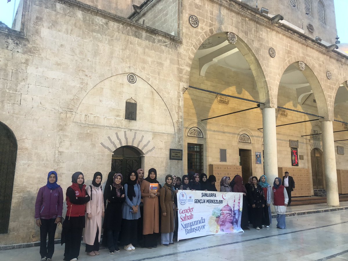 “Sabah namazının iki rekat sünneti, dünya ve dünyadaki her şeyden daha hayırlıdır “ dedik Ve bu sabah gençlerimiz ile sabah namazında buluştuk #GençlerSabahNamazındaBuluşuyor