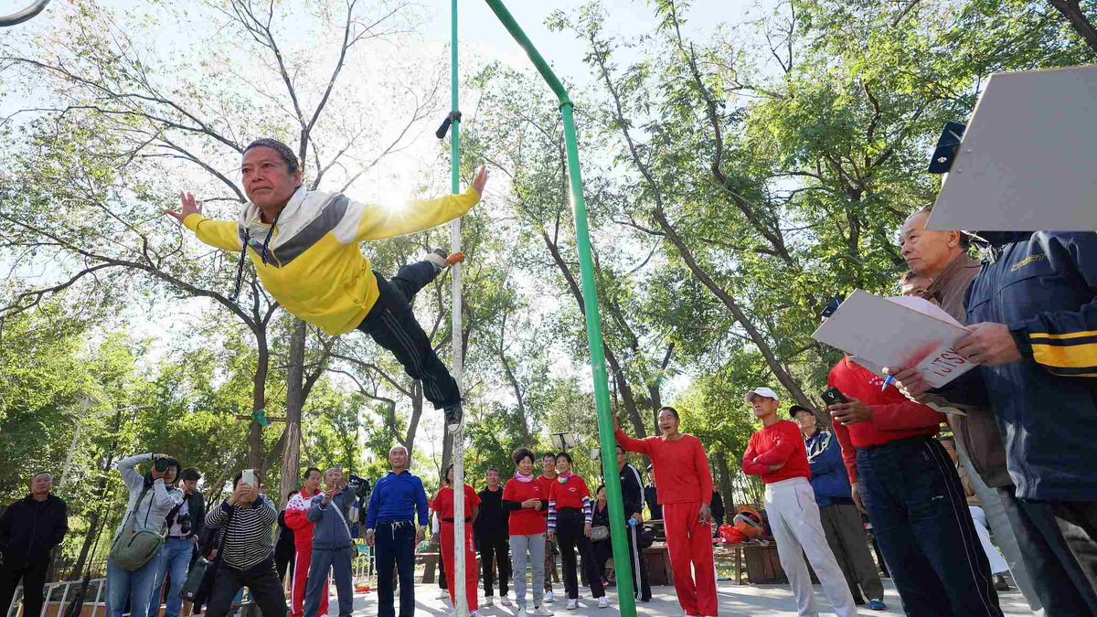 CGTNOfficial's tweet image. Chinese seniors show off gymnastic stunts at "Elderly Olympics Games"