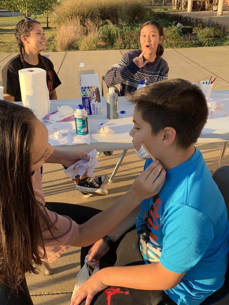 ds2ledavis's tweet photo. Face painting or a shave @KingElemKnights Fall Festival. #kingrocks https://t.co/M5ZsfKLxYD
