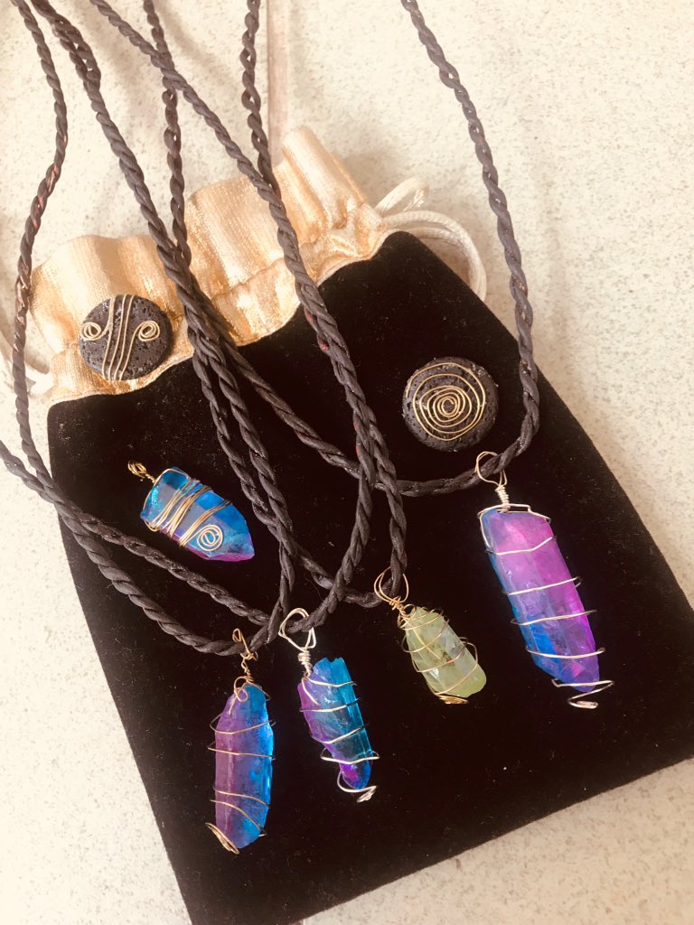 JuniorOvk's tweet photo. #EdenHeightsApartments #accramall Africa Crystal Stone 💎 going for 20ghs cool right 😂😂😂 a student from University of Ghana 🇬🇭 selling pm if interested:+233545786390 plsss Rt help a brother out #universityofghana #accar https://t.co/LDawS52OTF
