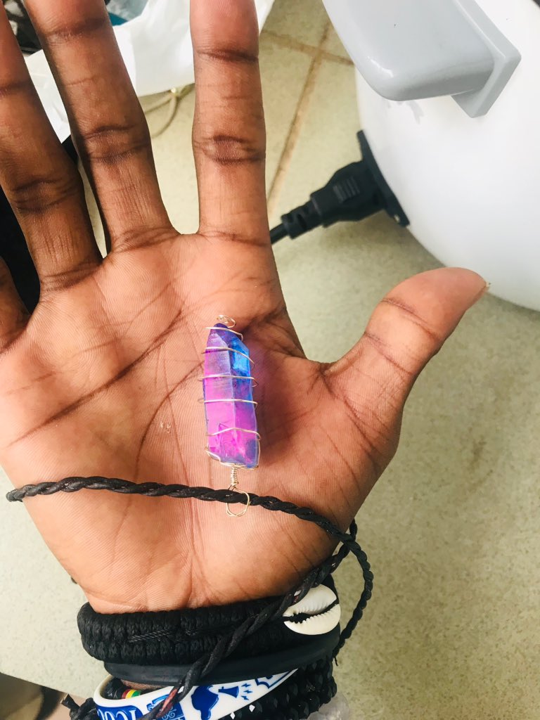 JuniorOvk's tweet photo. #EdenHeightsApartments #accramall Africa Crystal Stone 💎 going for 20ghs cool right 😂😂😂 a student from University of Ghana 🇬🇭 selling pm if interested:+233545786390 plsss Rt help a brother out #universityofghana #accar https://t.co/LDawS52OTF