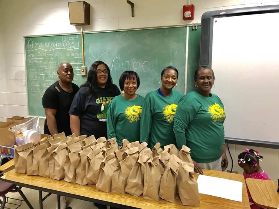 Thank you Green Oaks PTSA for providing meals for our middle school football team.