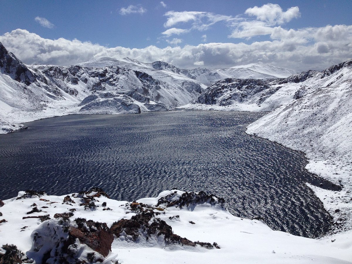 CANALES Y GLACIARES
Navega y recorre estas indomables aguas australes.