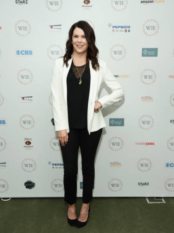 PhotoGal26's tweet photo. #laurengraham https://t.co/DhgaSvxQyZ